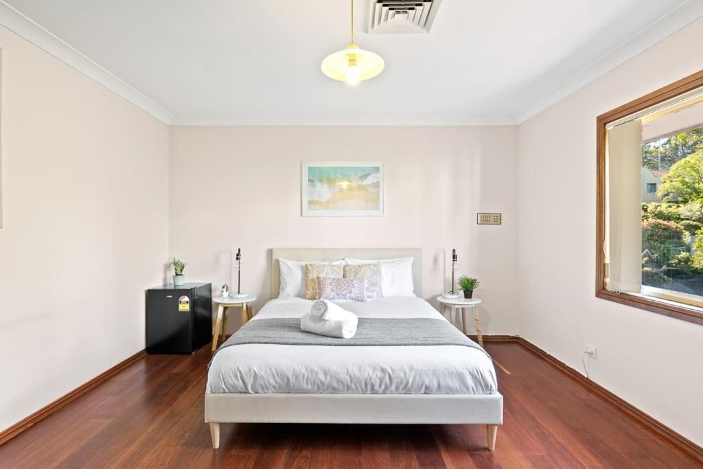 Tranquil Queen Room - Nearby Transport And Stores - Shared Bathroom Pymble Exterior photo